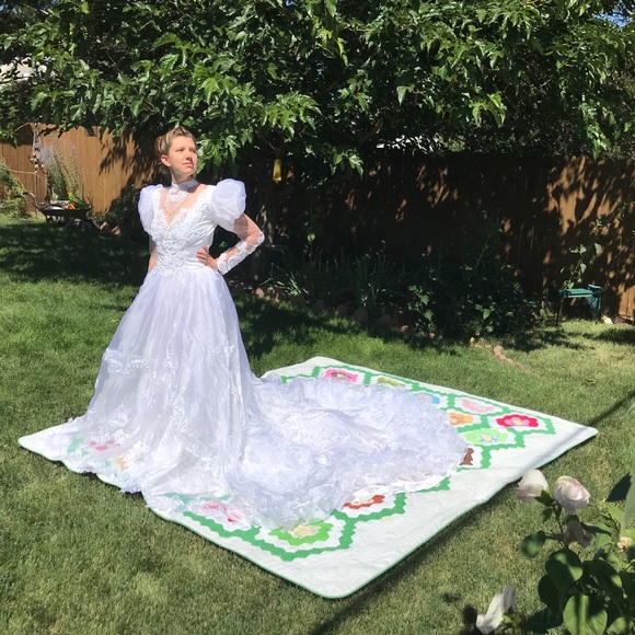 GOEGEOUS Professionally Preserved Vintage Wedding Gown - Picture 2 of 14